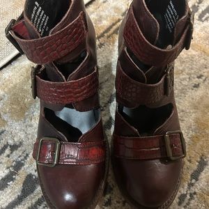 Freebird Charlotte size 9 burgundy